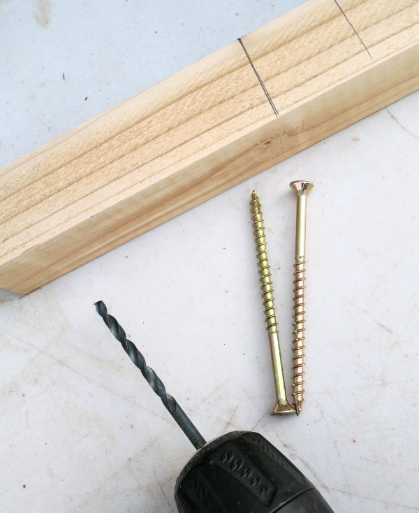Yep, those are some long wood screws. There's also a bit of 2x2 wood & a drill with the appropriate drill bit for the screws.