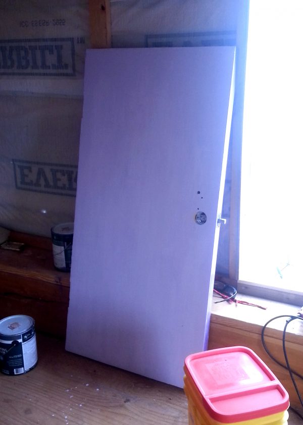 The door's leaning against Tyrava's inside wall, right next to the open doorway, & yep, it's been painted a nice lavender.